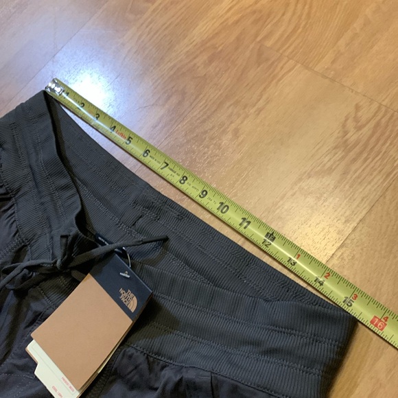 NWT The North Face Aphrodite 2.0 Capri, Gray, L - Picture 2 of 13